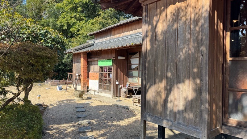 カフェらびゅ　-武家屋敷通りの一角に佇む- イメージ画像